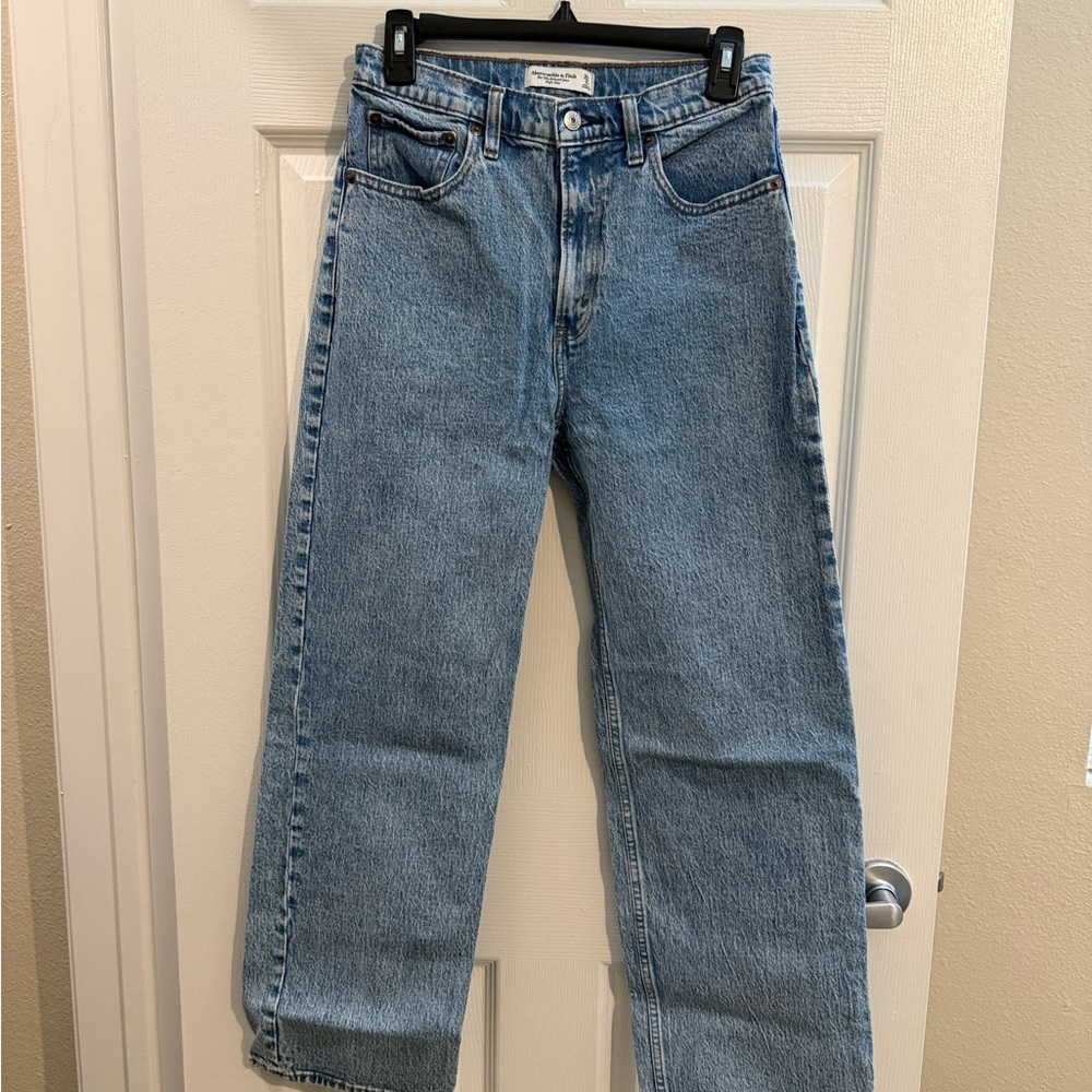 Abercrombie & Fitch The 90’s Relaxed Jean High-Rise